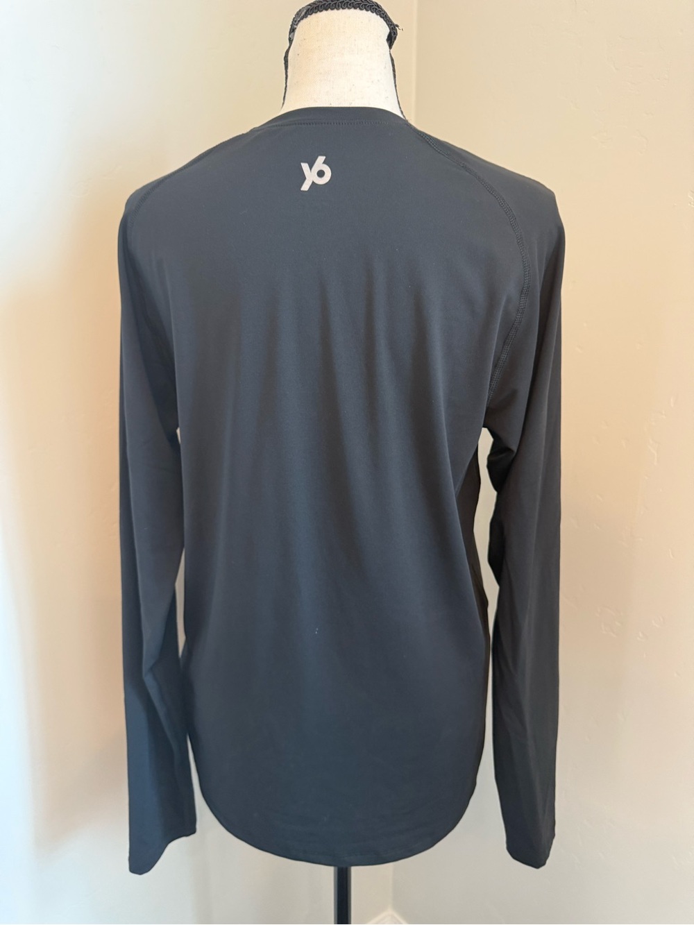 NWT Y6 YogaSix Black Long Sleeve Logo Top Yoga Activewear S $60 Retail - Picture 10 of 11